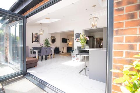 13 Barthorpe Crescent, Leeds, LS17 5PE