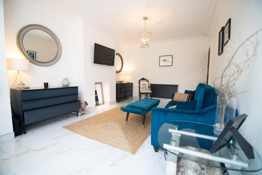 Monroe 13 Barthorpe Crescent-33.jpg
