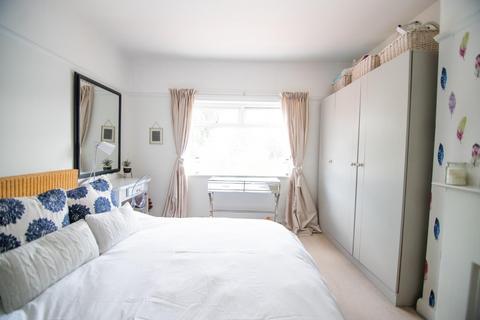 13 Barthorpe Crescent, Leeds, LS17 5PE