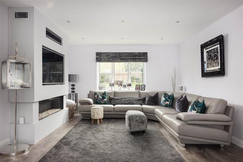 5 Beech Walk, Adel, Leeds, LS16 8NY