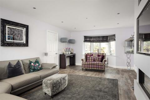 5 Beech Walk, Adel, Leeds, LS16 8NY