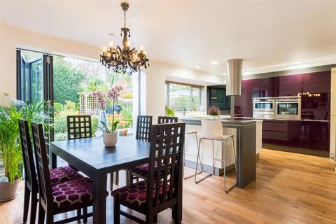 33 Broomfield, Leeds, LS16 6AE