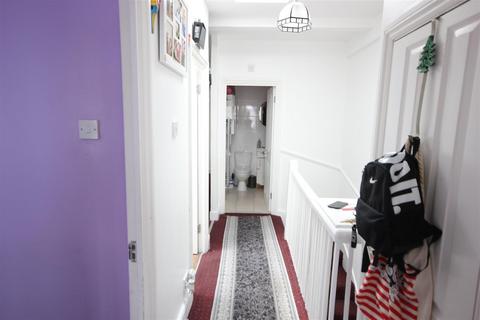 3 bedroom property for sale, Burnt Oak Broadway, Burnt Oak