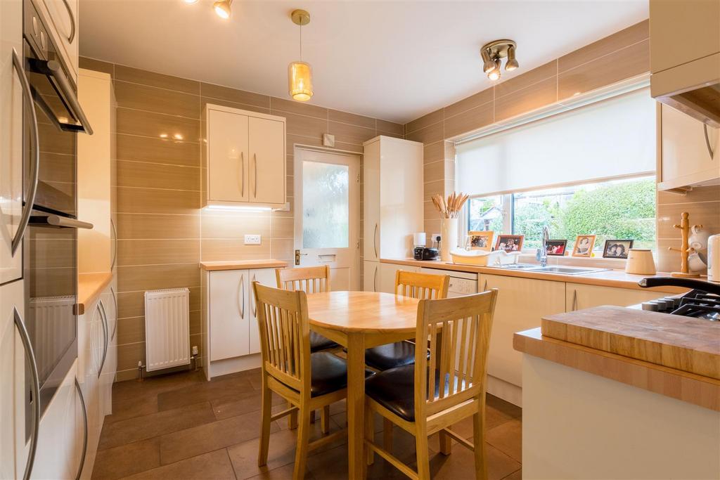 Lakeland Crescent, Leeds LS17 2 bed detached bungalow for sale £565,000
