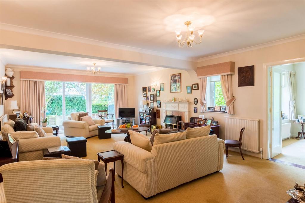 Lakeland Crescent, Leeds LS17 2 bed detached bungalow for sale £565,000