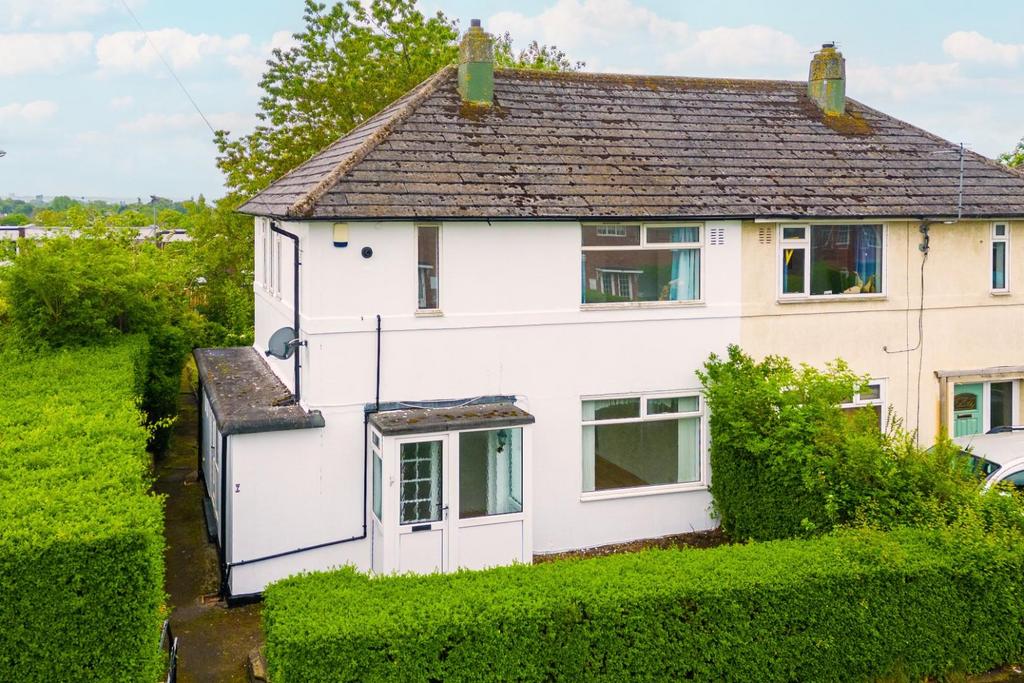 Nursery Lane, Leeds LS17 2 bed semidetached house £200,000