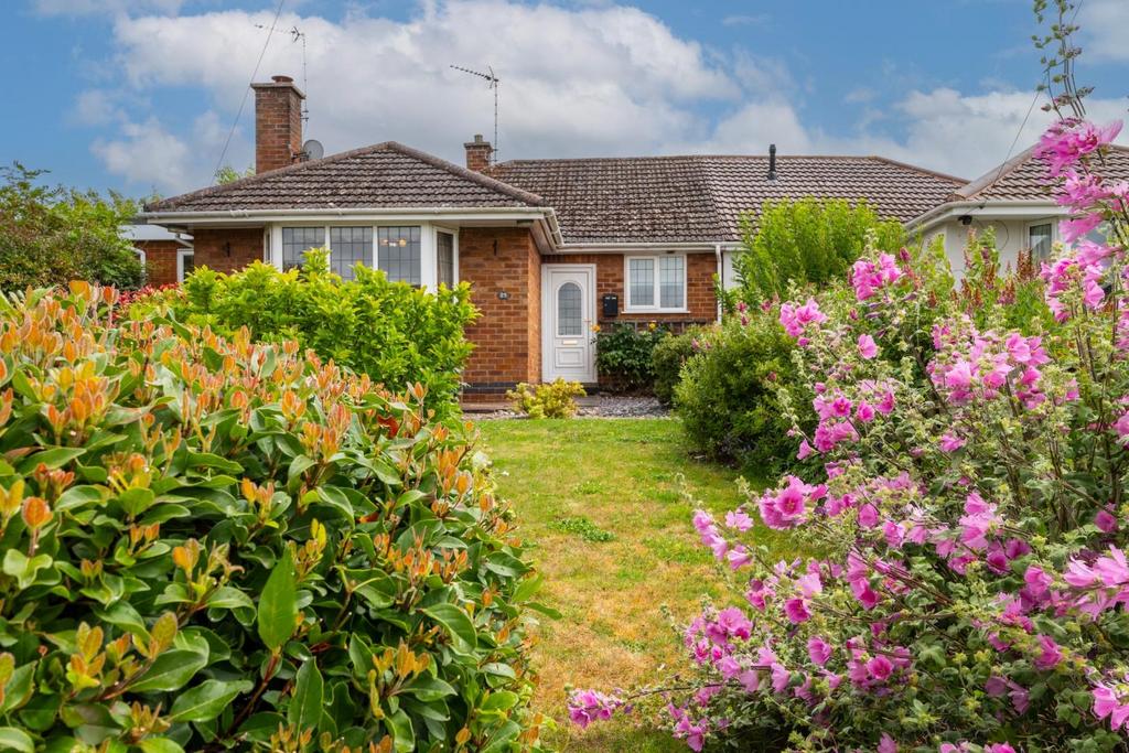 Lewis Road, Radford Semele, Leamington Spa 2 bed semidetached bungalow