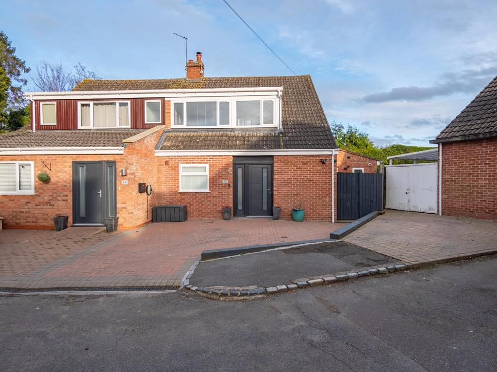 Beale Close, Tachbrook, Leamington Spa 4 bed semidetached house for sale £395,000