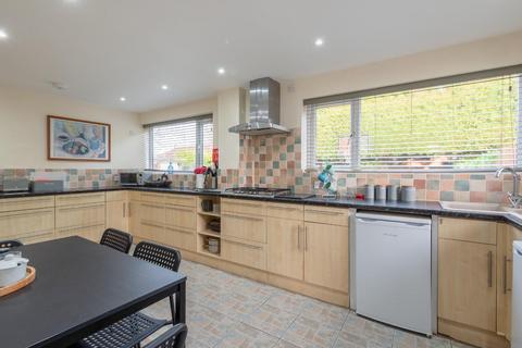 13 Beale Close, Bishops Tachbrook, Leamington Spa, CV33 9QT