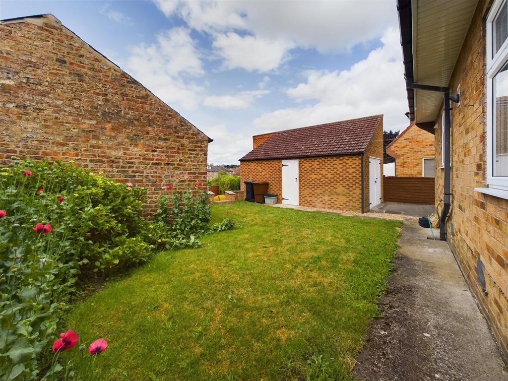 5, Paddock Close, Norton, Malton, North Yorkshire, YO17 9AG 2 bed house