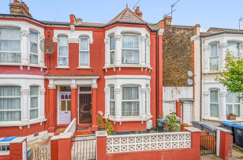 Leighton Gardens, London NW10 4 bed house for sale £1,350,000