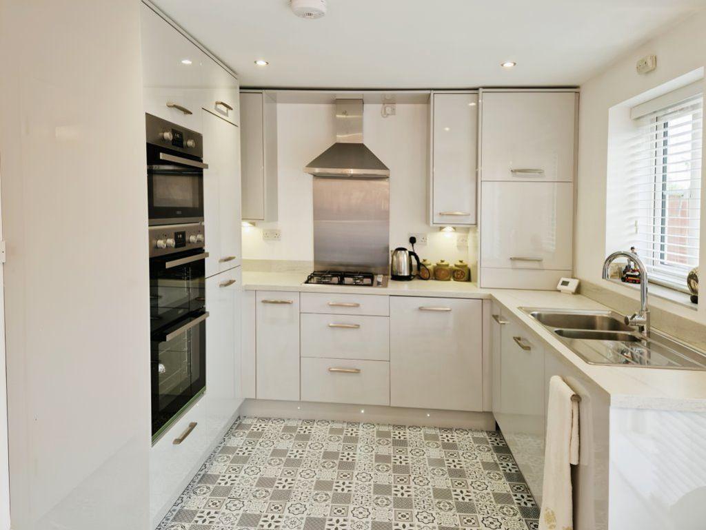 Rowan Tree Avenue, Baglan, Port Talbot, SA12 8EZ 3 bed house £950 pcm