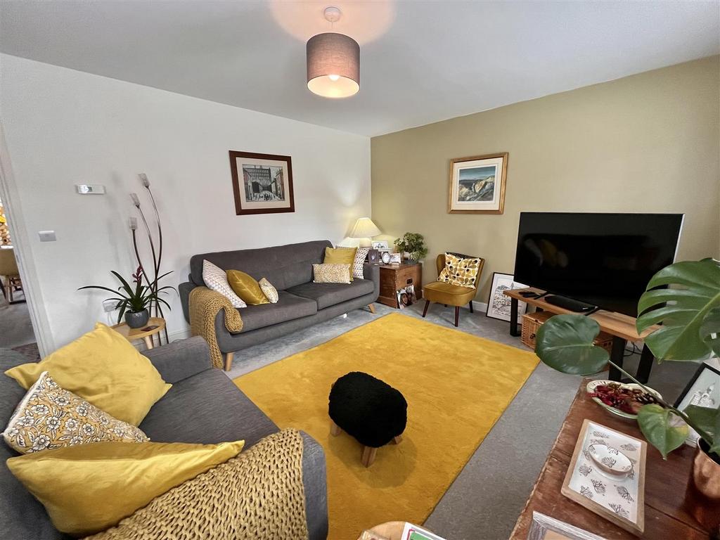 Admiral Cowan Way, 3 bed semidetached house for sale £375,000