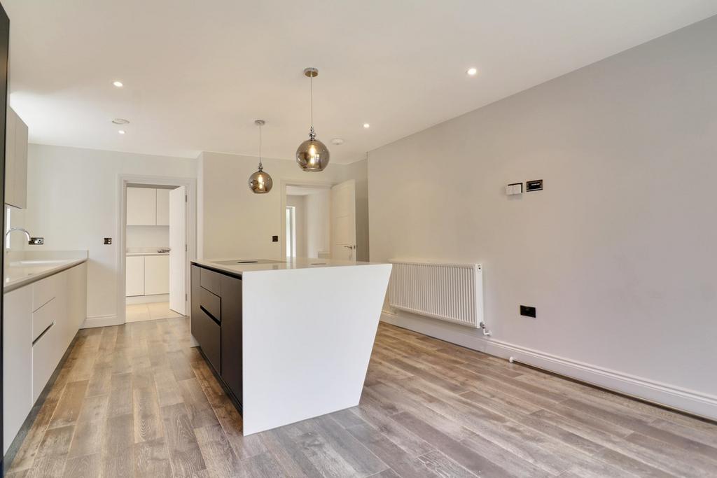 Parkland Place, Newport, Saffron Walden, CB11 5 bed detached house to