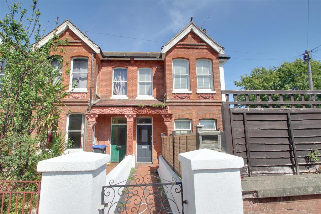 Valencia Road, Worthing 2 bed flat for sale £325,000