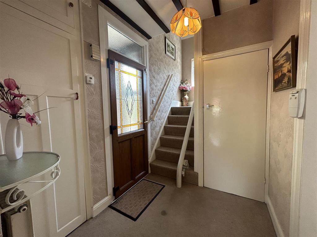 Haden Park Road, Cradley Heath 3 bed semidetached house for sale £