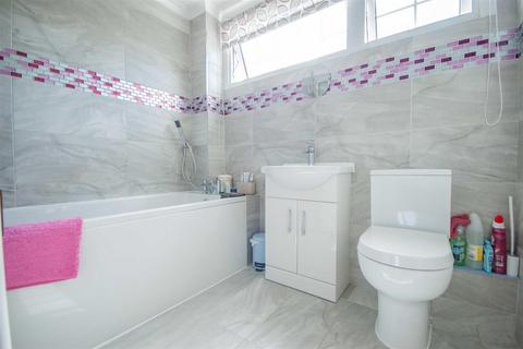 12 Brograve Close, Chelmsford, CM2 8YA