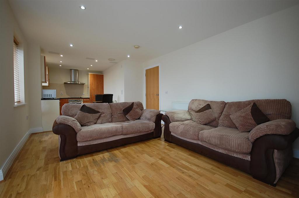Chaucer Court, Ruislip HA4 2 bed apartment £1,550 pcm (£358 pw)