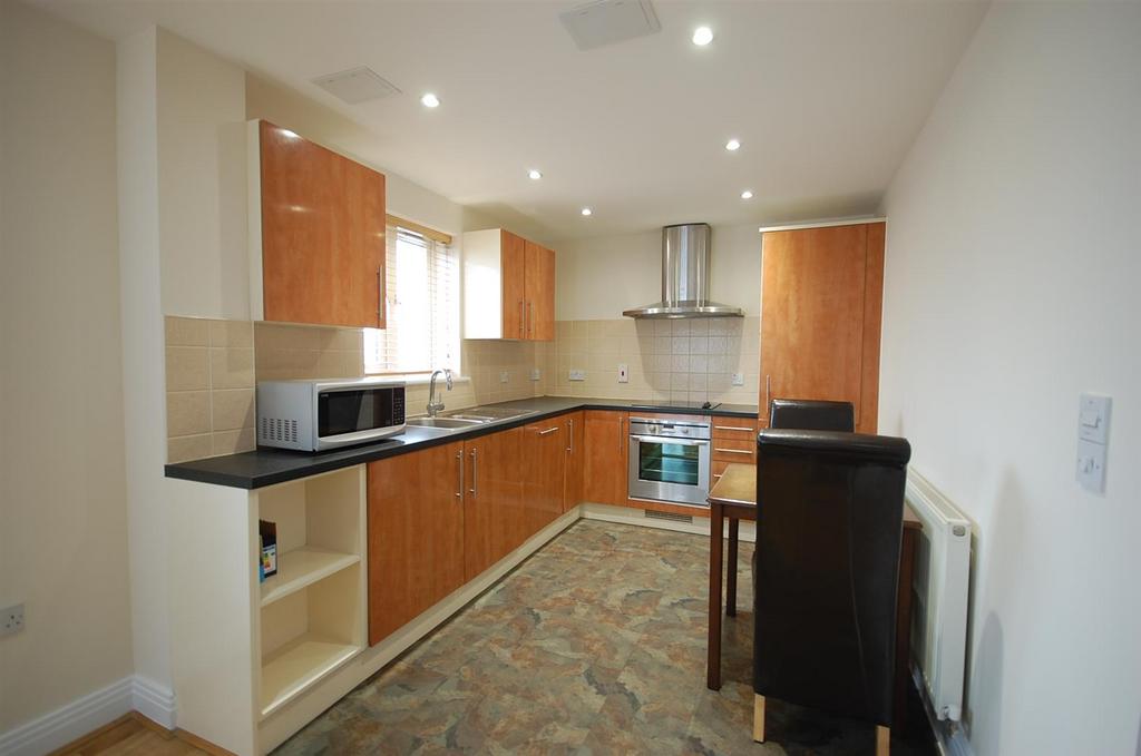 Chaucer Court, Ruislip HA4 2 bed apartment £1,550 pcm (£358 pw)