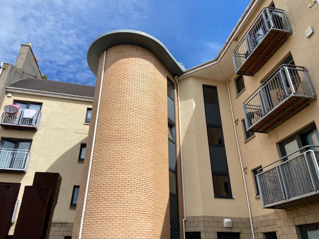 42 Milton Street,DUNDEE,DD3 6QQ 2 bed flat £775 pcm (£179 pw)