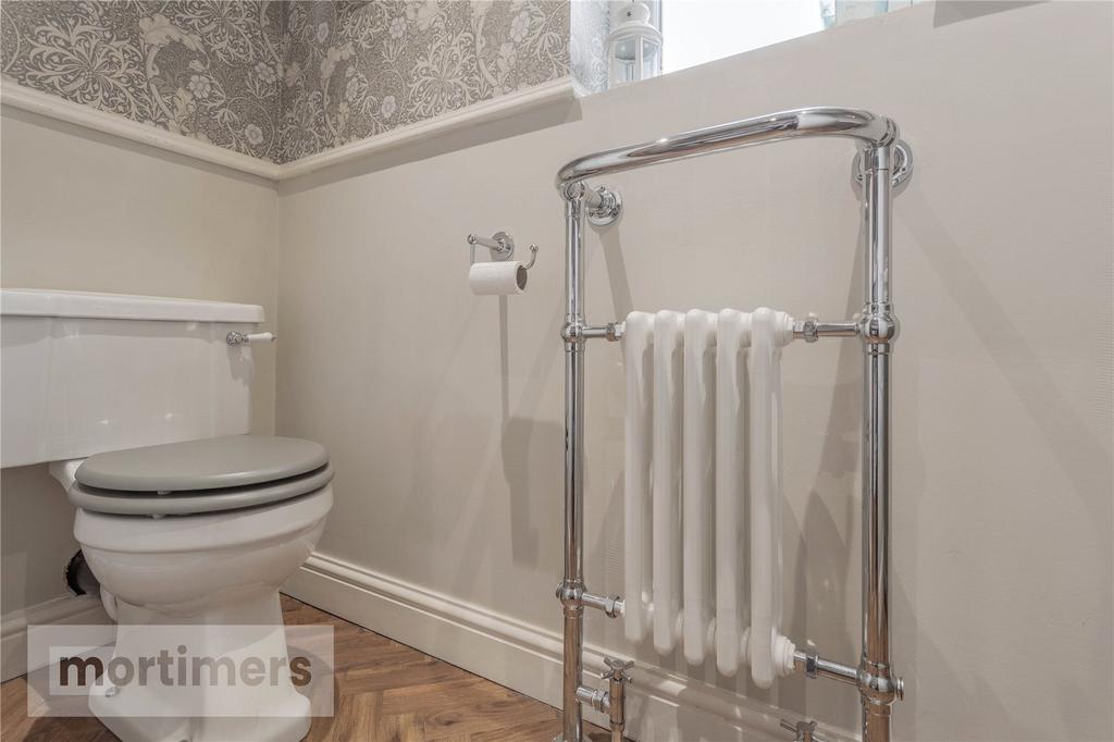 2pc Cloakroom
