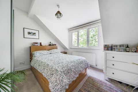 Flat 3, 9 Avenue Gardens, London, W3 8HA
