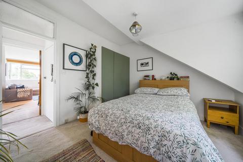 Flat 3, 9 Avenue Gardens, London, W3 8HA