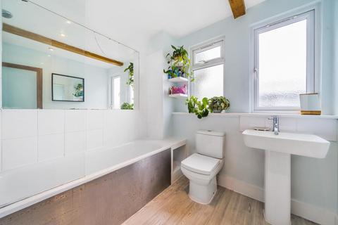 Flat 3, 9 Avenue Gardens, London, W3 8HA
