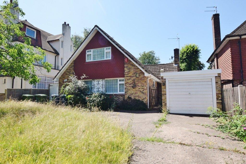 The Avenue, Hatch End, Pinner, HA5 4EN 4 bed detached house for sale