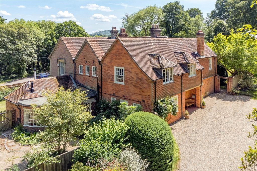 Mount Road, Highclere, Newbury, Berkshire, RG20 6 bed detached house