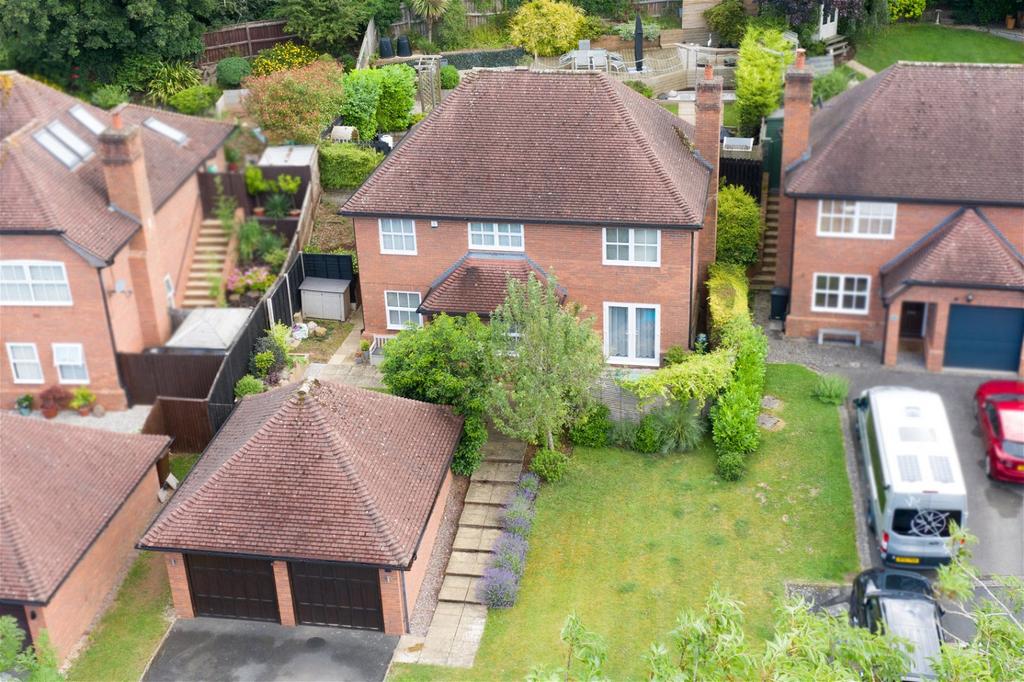 Chesterton Close, Hunt End, Redditch B97 5XS 5 bed detached house for