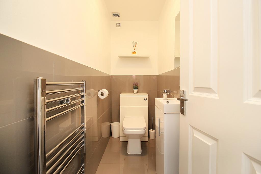 Forest House Lane, Leicester Forest East, LE3 5 bed detached house for