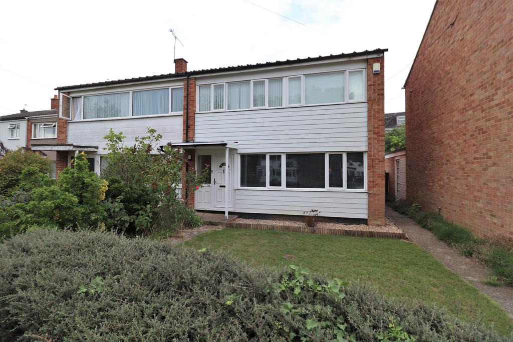 Priors Croft, Woking GU22 3 bed end of terrace house to rent £1,800