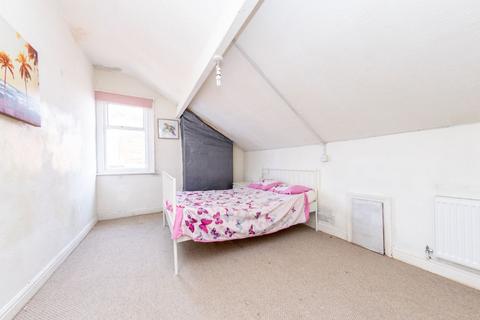 10 Trentham Row, Leeds, LS11 6HU