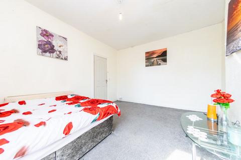 10 Trentham Row, Leeds, LS11 6HU