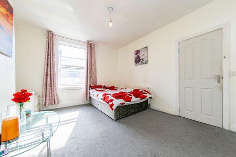 10 Trentham Row, Leeds, LS11 6HU