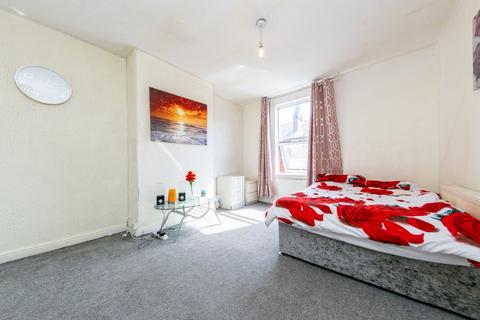 10 Trentham Row, Leeds, LS11 6HU