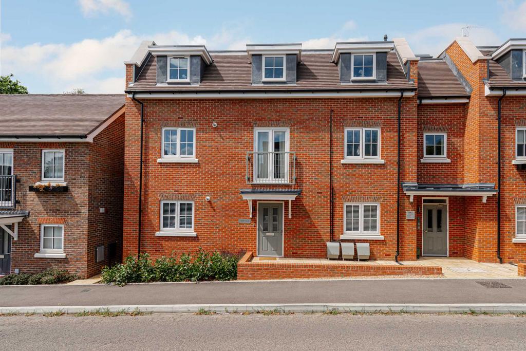 Darcy House, Mill Road 2 bed apartment to rent £1,975 pcm (£456 pw)