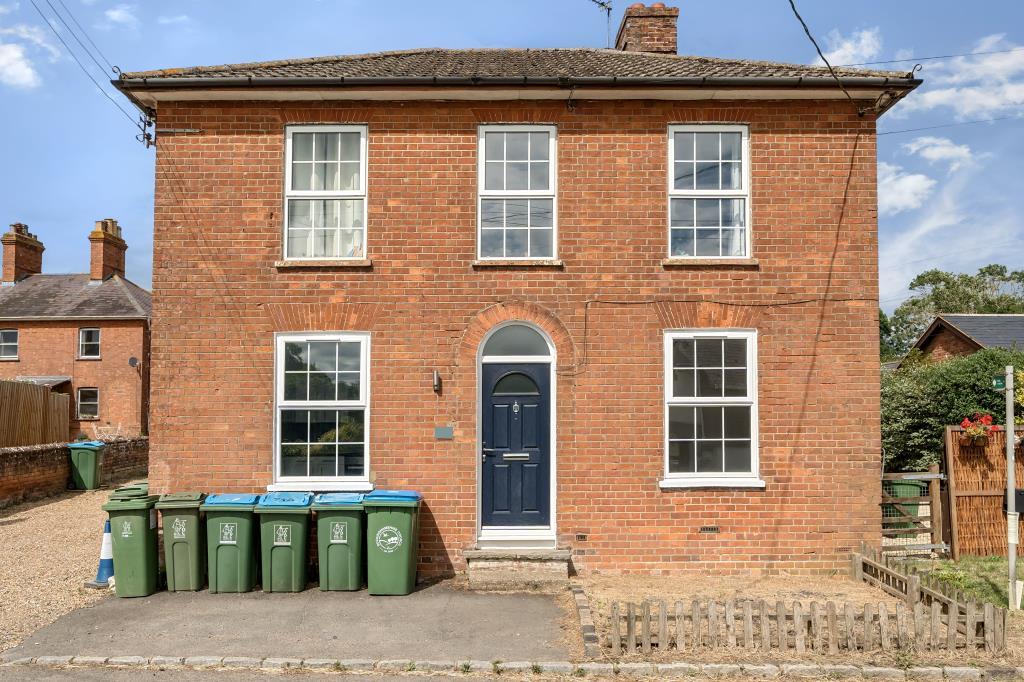Aylesbury, HP17 1 bed apartment £900 pcm (£208 pw)