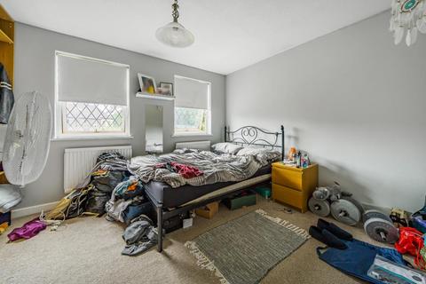 18 Carr Close, Aylesbury, HP19 9TP