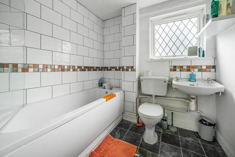 18 Carr Close, Aylesbury, HP19 9TP