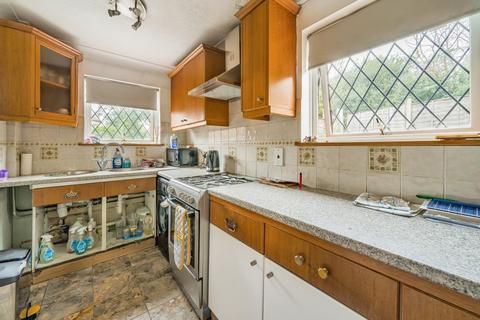 18 Carr Close, Aylesbury, HP19 9TP