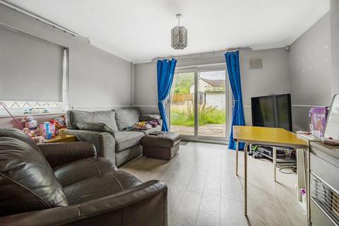 18 Carr Close, Aylesbury, HP19 9TP