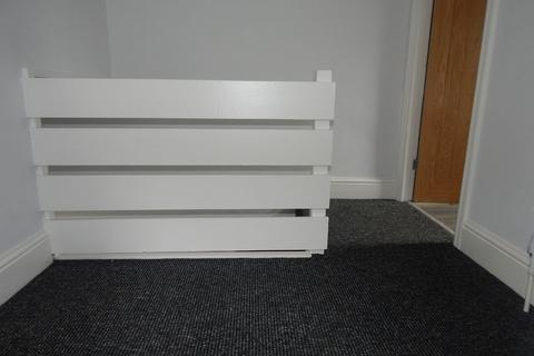 2 bedroom terraced house to rent, Syke Street, Earlsheaton, Dewsbury