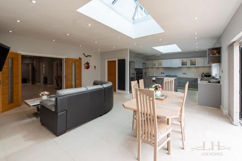 4 Ernest Road, Hornchurch, RM11 3JF