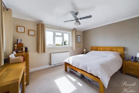 5 bedroom detached house for sale, Panters Close, Nash