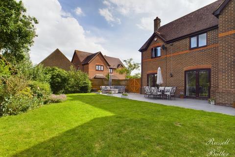5 bedroom detached house for sale, Panters Close, Nash
