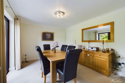 5 bedroom detached house for sale, Panters Close, Nash