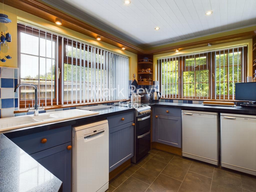 Chestnuts Close, Lindfield, RH16 3 bed house £650,000