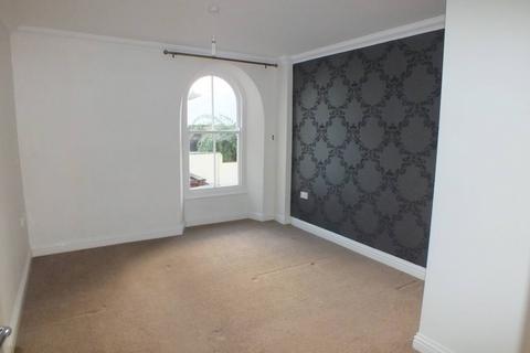 2 bedroom flat to rent, The Square, North Tawton, Devon